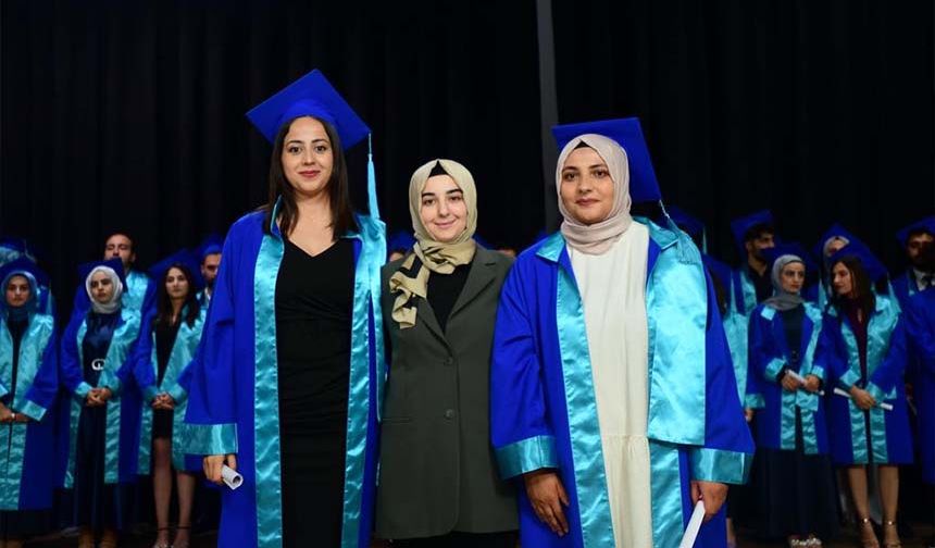 Van YYÜ Eczacılık Fakültesi 6. dönem mezunlarını uğurladı