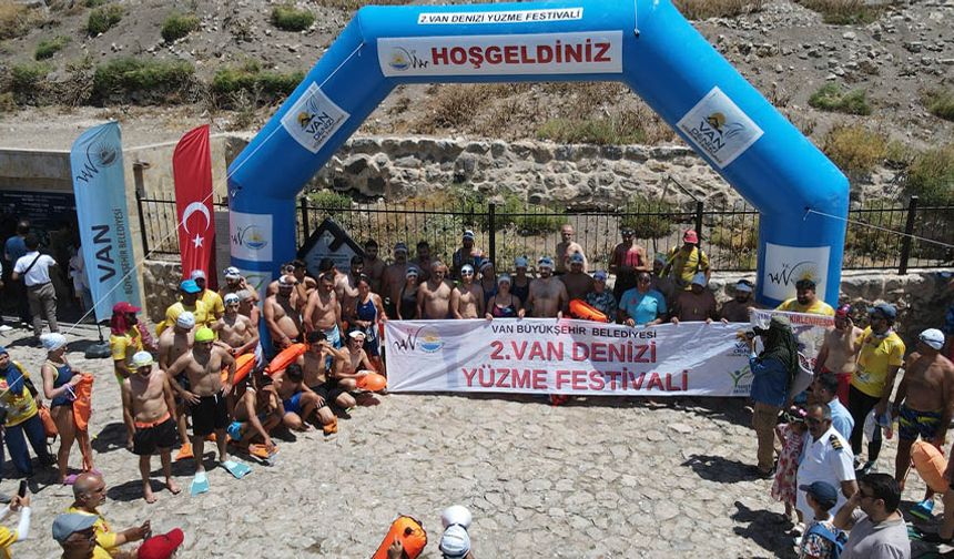 2. Van Denizi Yüzme Festivali sona erdi