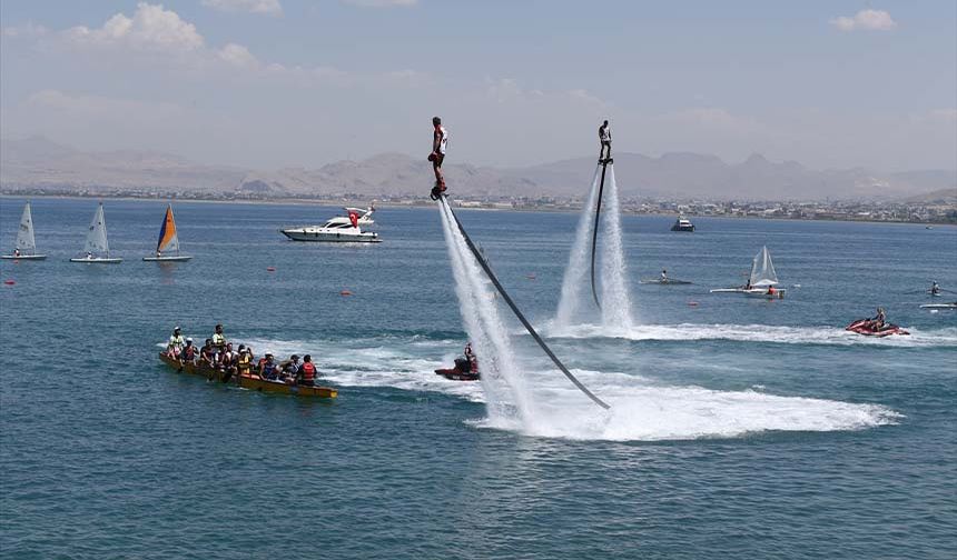 Van'da "11. Van Denizi Su Sporları Festivali" düzenlendi