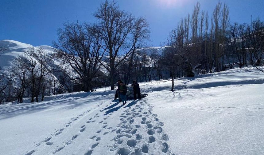 Van'da besicilerin zorlu kış mesaisi sürüyor