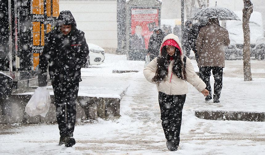 Van’da kar yağışı devam edecek mi? İşte bugün beklenen hava durumu
