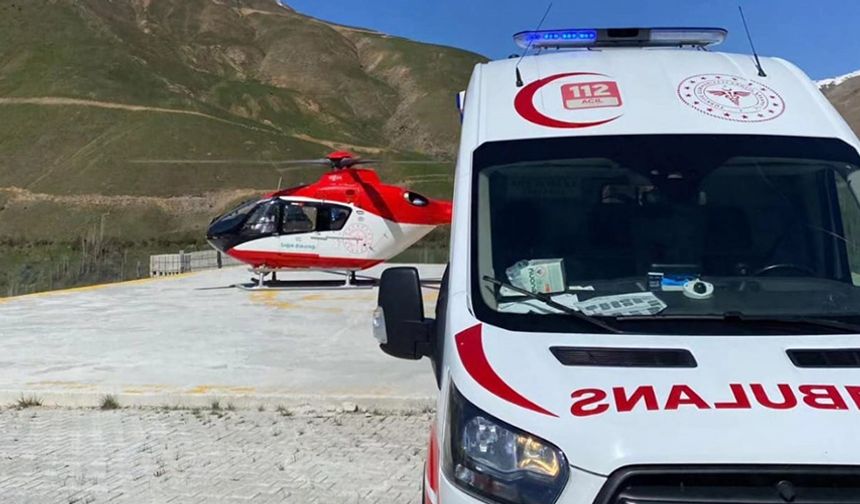 Bahçesaray’da iki hasta ambulans helikopterle hastaneye sevk edildi