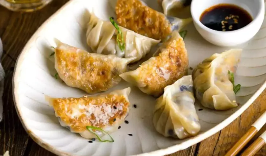 Gyoza nedir? Gyoza nasıl yapılır? Japon mantısı gyoza tarifi nedir?