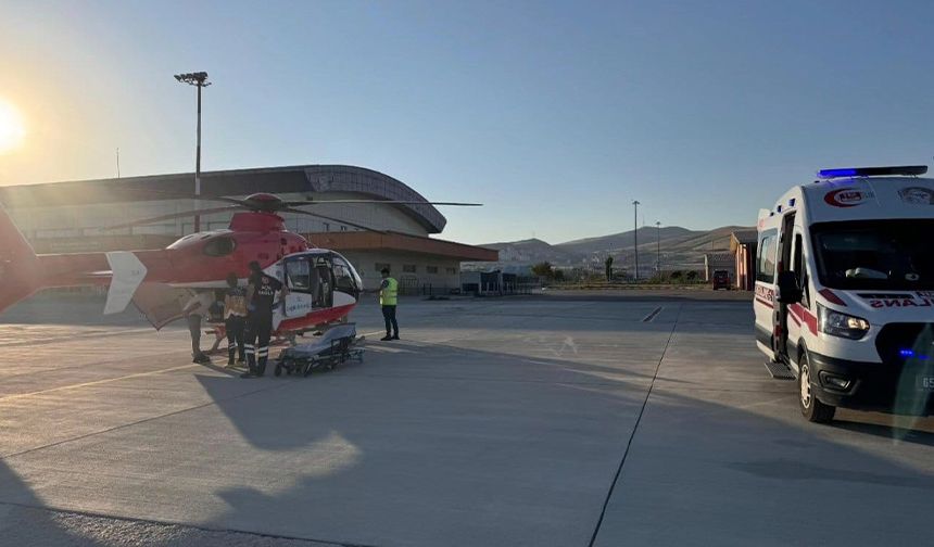 Doğum hastası kadın için helikopter ambulans havalandı