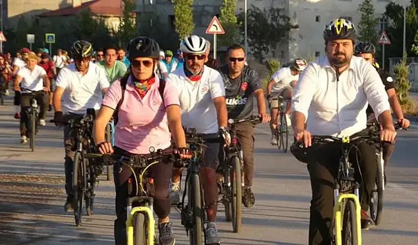 Van’da Sağlıklı Yaşam İçin Pedal Çevirenler Tarihe Geçti: Halk Sağlığı Haftası’nda Rüya Gibi Bir Bisiklet Maratonu!