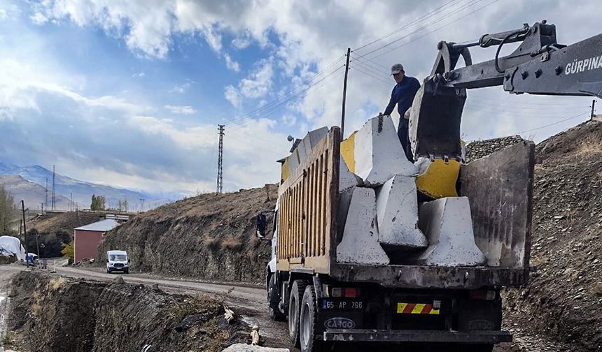 Van Büyükşehir’den yol çalışması