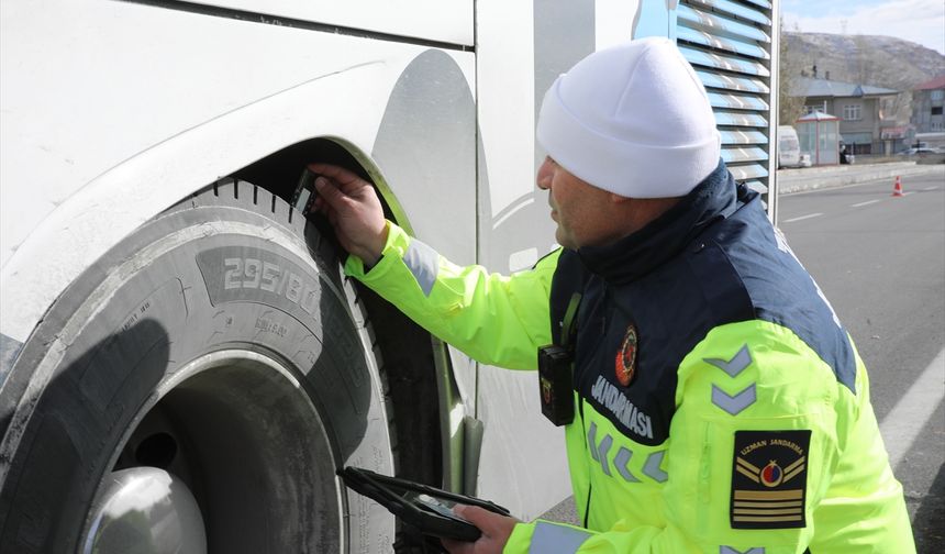 Van'da zorunlu kış lastiği denetimi yapıldı