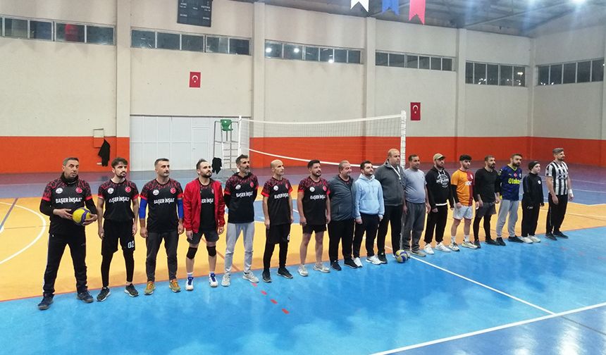 Bahçesaray'da voleybol turnuvası düzenlendi