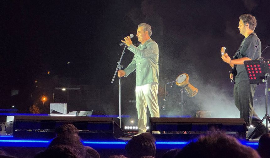 Ferhat Göçer Van'da coşkuyu zirveye taşıdı
