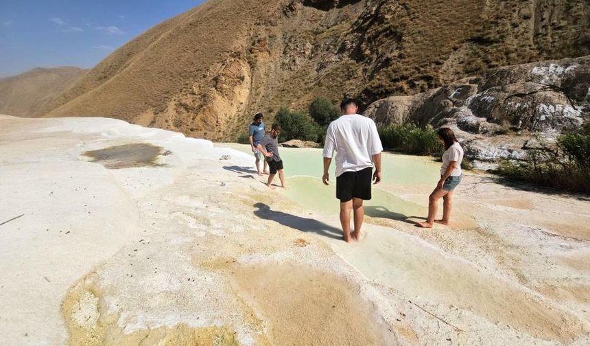 Pamukkale değil, Van Başkale!