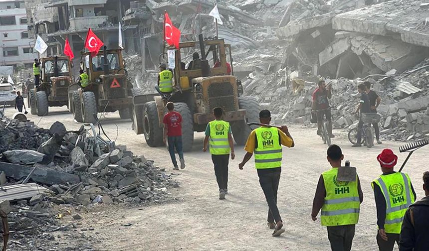 İHH, Gazze'de enkaz kaldırma ve temizlik çalışmalarına başladı