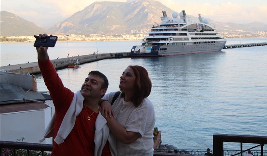 Antalya yabancı turist sayısında yeni rekora koşuyor