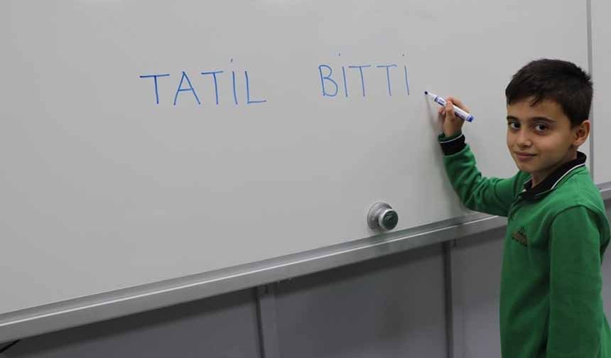 Bakan Tekin: Okullarda ara tatil uygulamasının kaldırılması değerlendirilecek