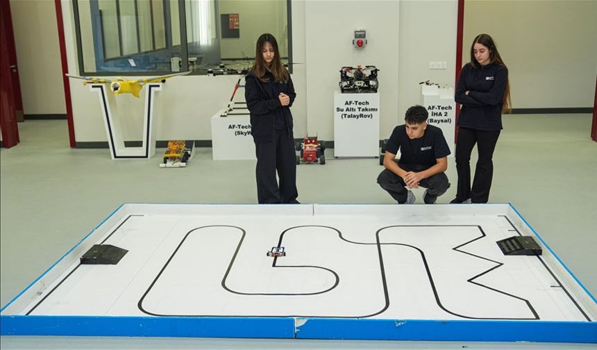 Lise öğrencilerinden uluslararası yarışmalarda çifte başarı