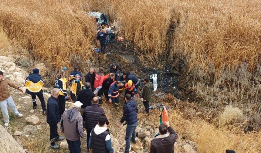 Van'da araç bataklığa uçtu! Yaralılar var...