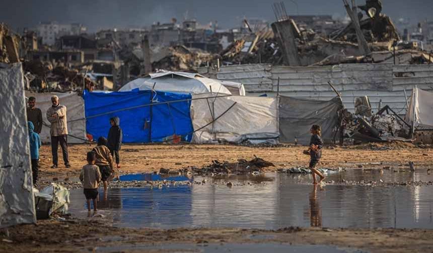 Gazze Şeridi'nde binlerce çadır su altında kaldı