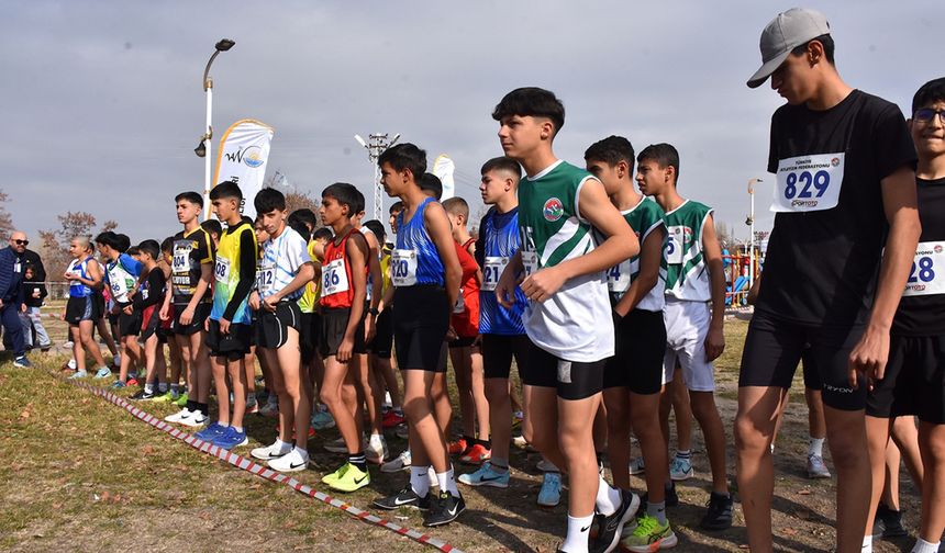 Bölgesel Kros Ligi Yarı Final Yarışmaları Van'da yapıldı