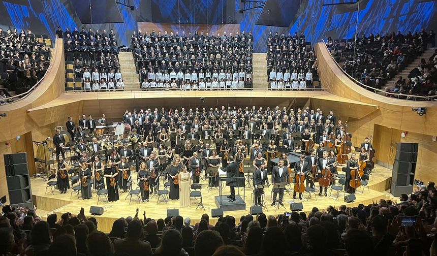 Ankara'daki koro 500 kişiyle sahne aldı