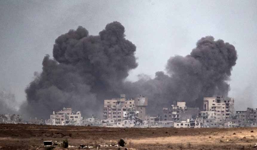 İsrail ordusu Gazze'de binaları havaya uçurdu