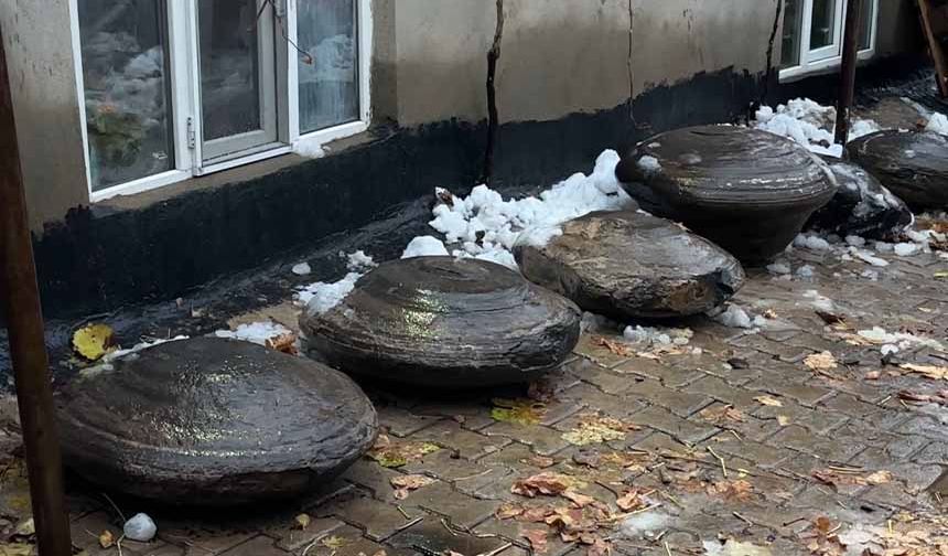 Şemdinli'nin gizemli taşları araştırılmayı bekliyor