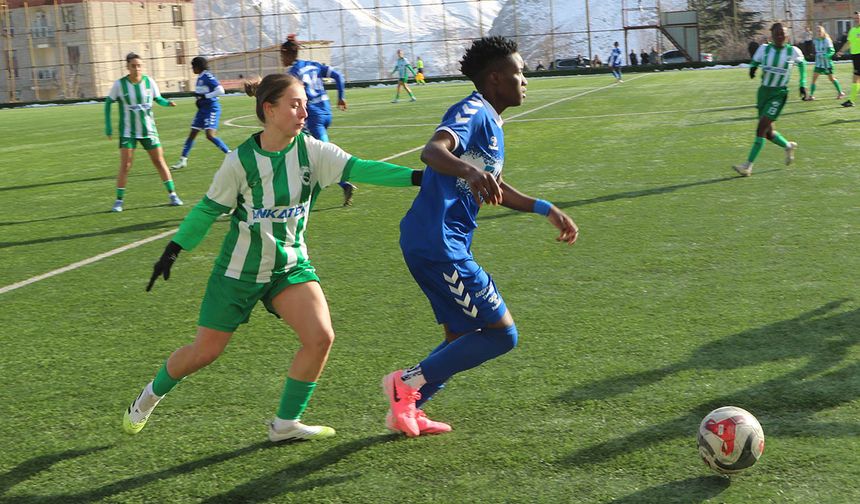 Hakkarigücü evinde berabere kaldı