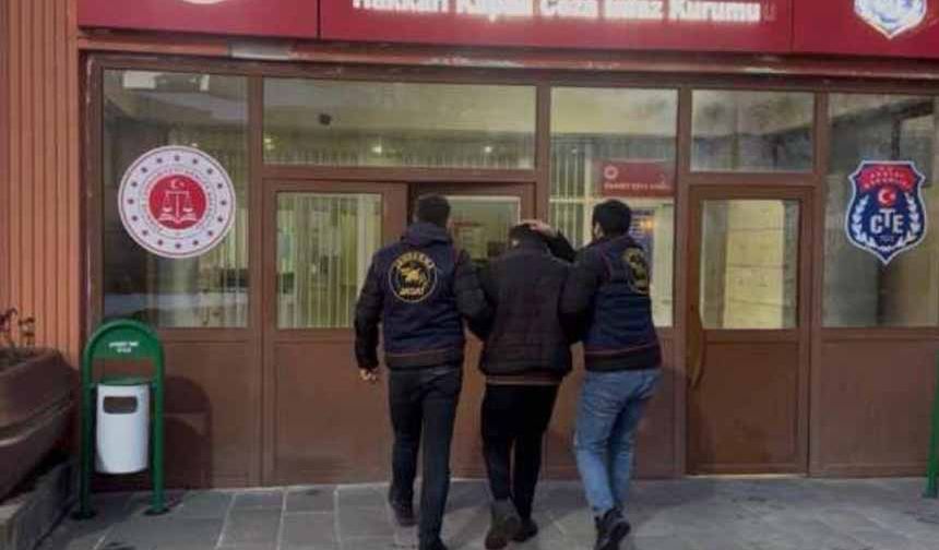 Hakkari ve Van’da aranan 2 şahıs yakalandı