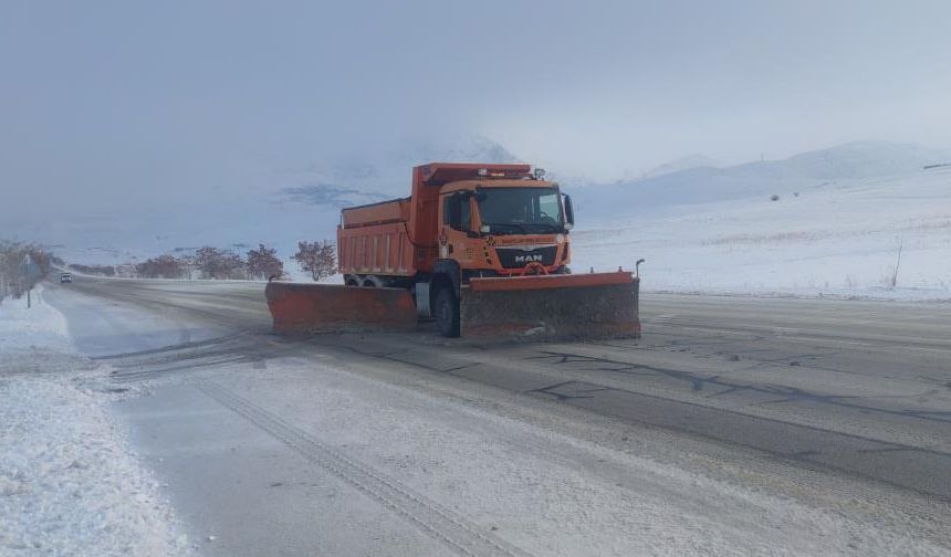 Van'da 90 yerleşim yerinin yolu ulaşıma kapandı