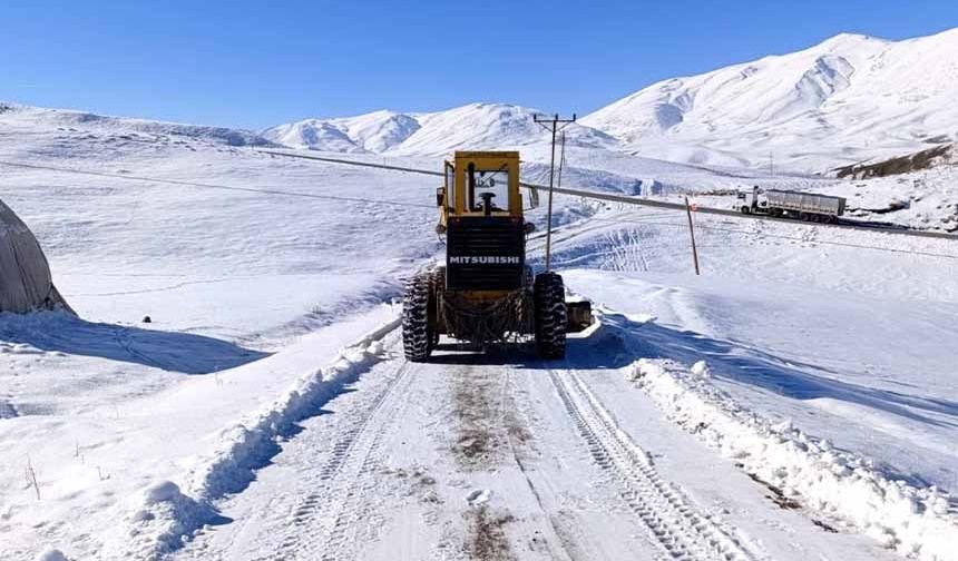 Van'da 35 ulaşım yolu kapalı