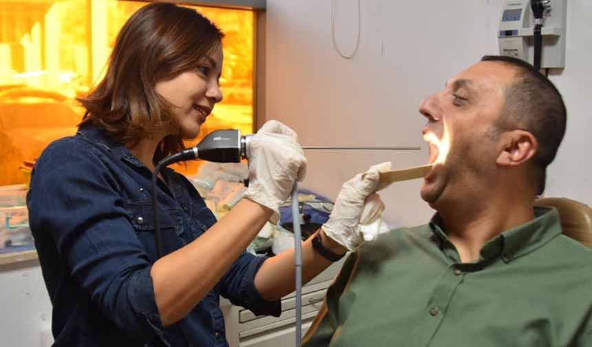 Bitlis'te kadın doktorlar hastaları sağlığına kavuşturmak için mesai harcıyor