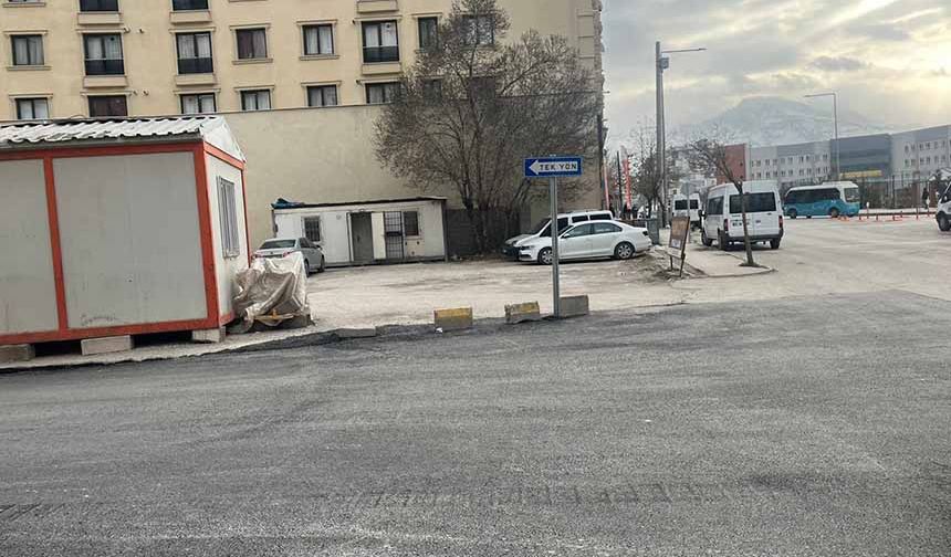 Van’da tek yön uygulamalarıyla birlikte yol çalışmaları da yapılıyor