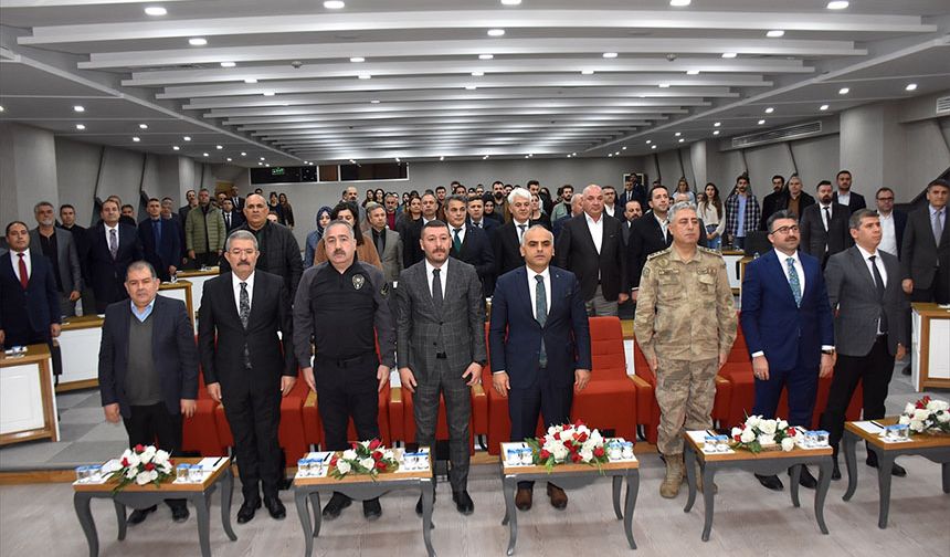 Van'da "Denetimli Serbestlik ve Aile" konulu panel düzenlendi