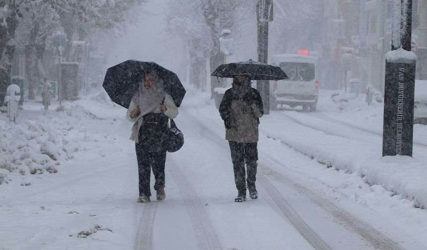 Van'da hayat durma noktasına geldi!