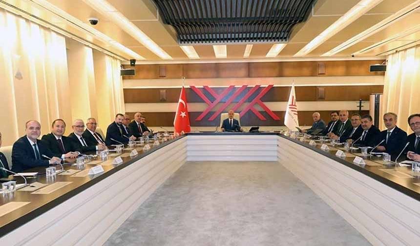 Rektörlük görevine atanan akademisyenlere mazbataları verildi