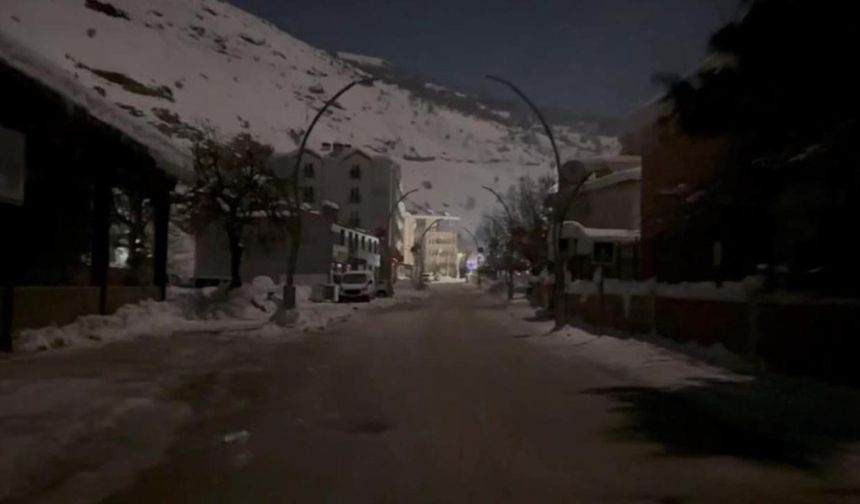 Çatak'ta 3 gündür elektrikler kesik!