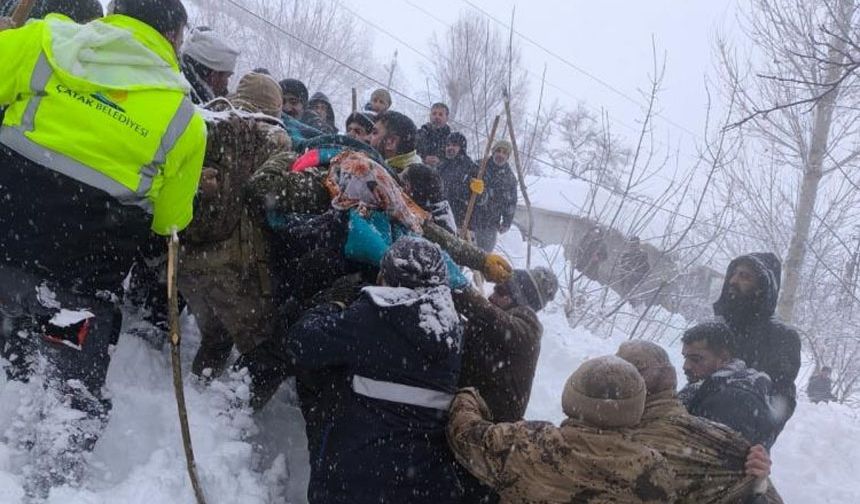 Van'da çığ faciası: Kayıp kadın kurtarıldı