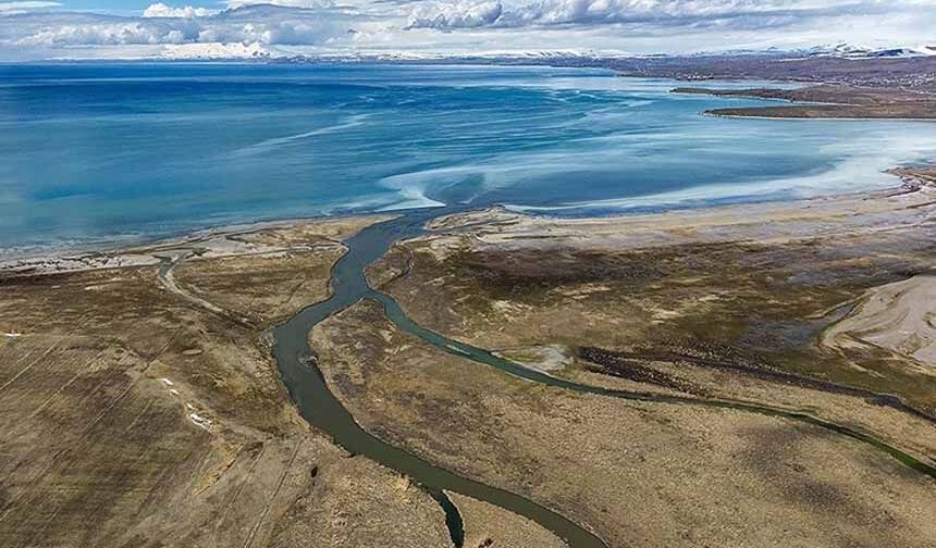 Yağışlar Van Gölü için umut oldu