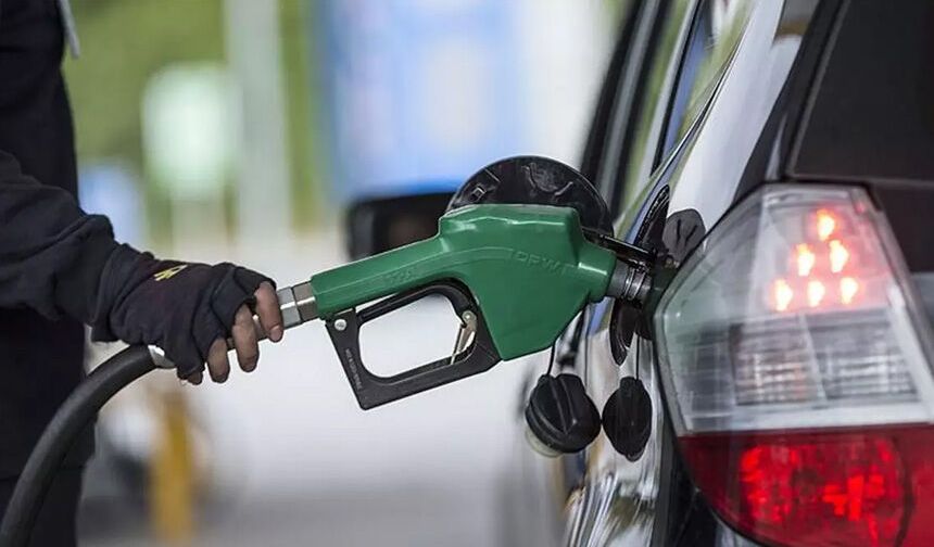 Benzin ve motorine zam geldi