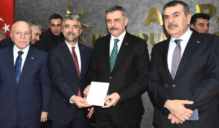 Bakan Çiftçi, AK Parti üyelik giriş beyannamesini imzaladı