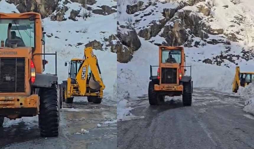 Çığın düştüğü Şırnak-Hakkari yolu ulaşıma açıldı