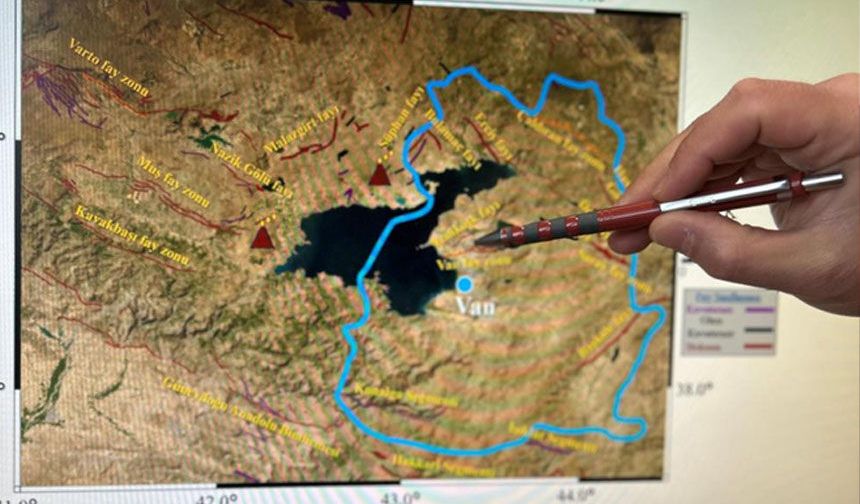 Van YYÜ'lü uzman açıkladı! Van'da deprem bekleniyor mu?
