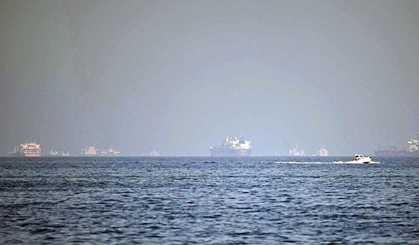 Hürmüz Boğazı çevresinde yaklaşık 1900 gemi mahsur durumda