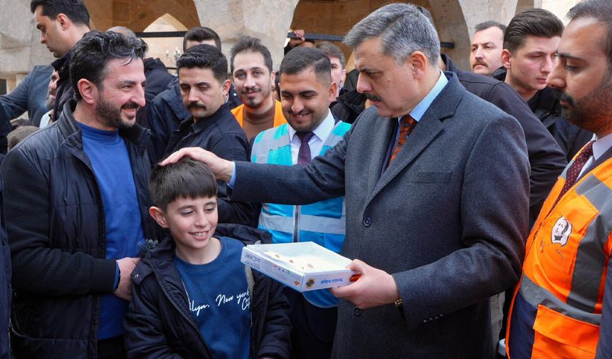 Bakan Çiftçi Vanlılarla bayramlaştı