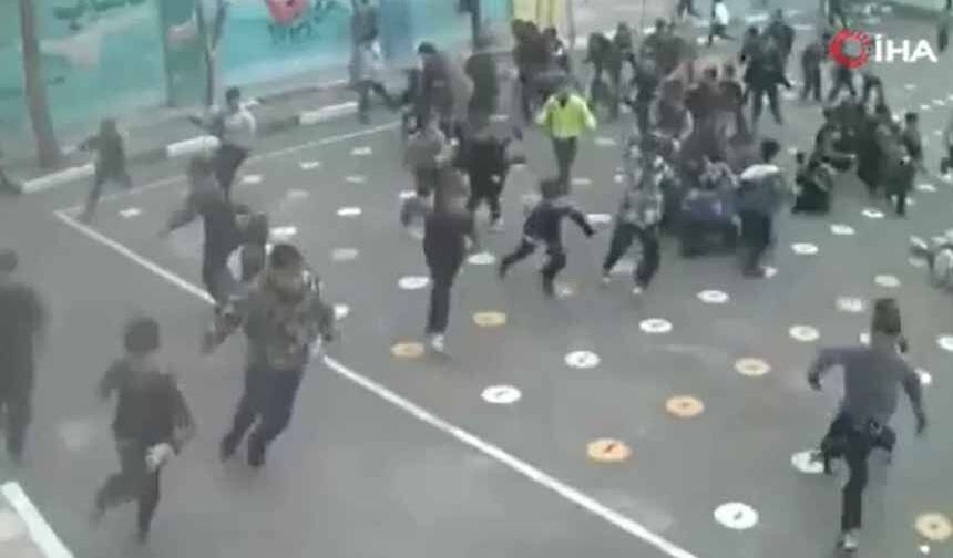 İran'da okullar da saldırının hedefi oldu!