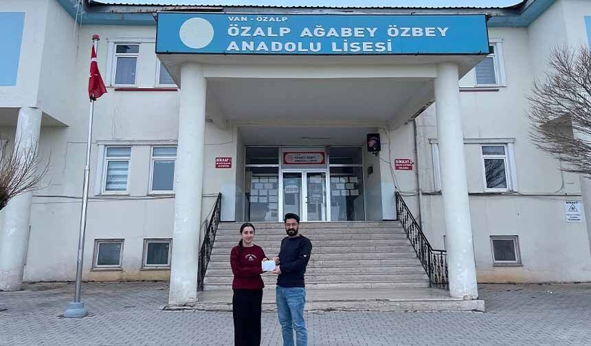 Van'da kitap okuma sınavında dereceye girenlere ödülleri verildi