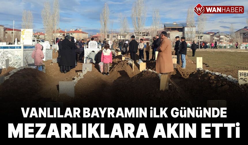 Van’da bayramın ilk günü mezarlıklar ziyaret edildi