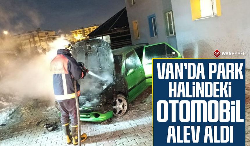 Van'da park halindeki otomobil yandı