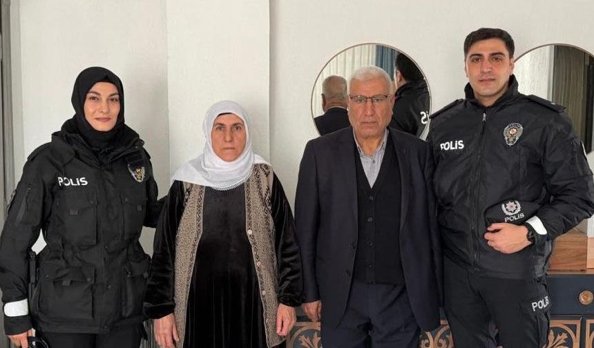 Özalp ilçesinde şehit ailelerine bayram ziyareti