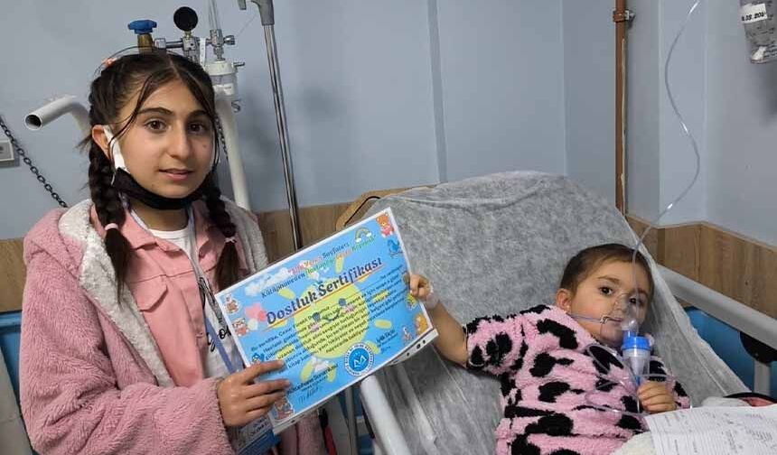 Van'da kütüphaneden hastaneye sevgi köprüsü