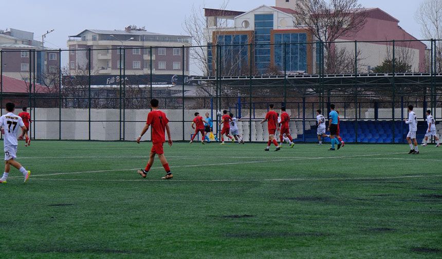 Vanspor U19 lidere konuk oluyor