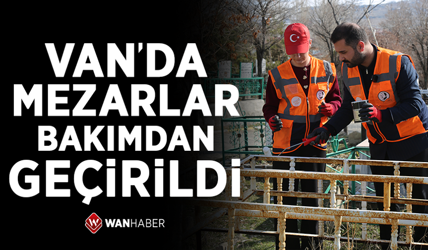 Van'da şehitliklerdeki bayraklar yenilendi, mezarlar bakımdan geçirildi